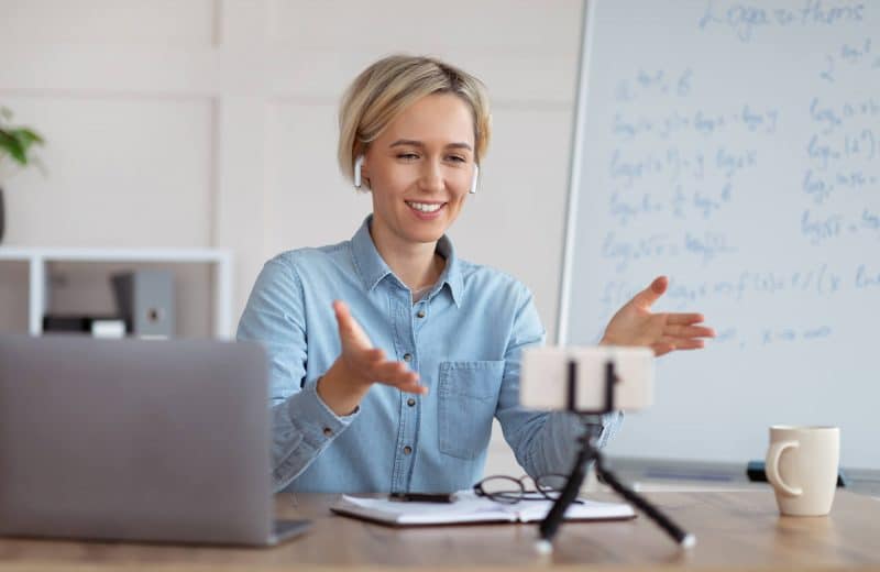 distance-learning-and-online-tutoring-confident-t-2021-09-02-23-54-52-utc-800x520-1.jpg